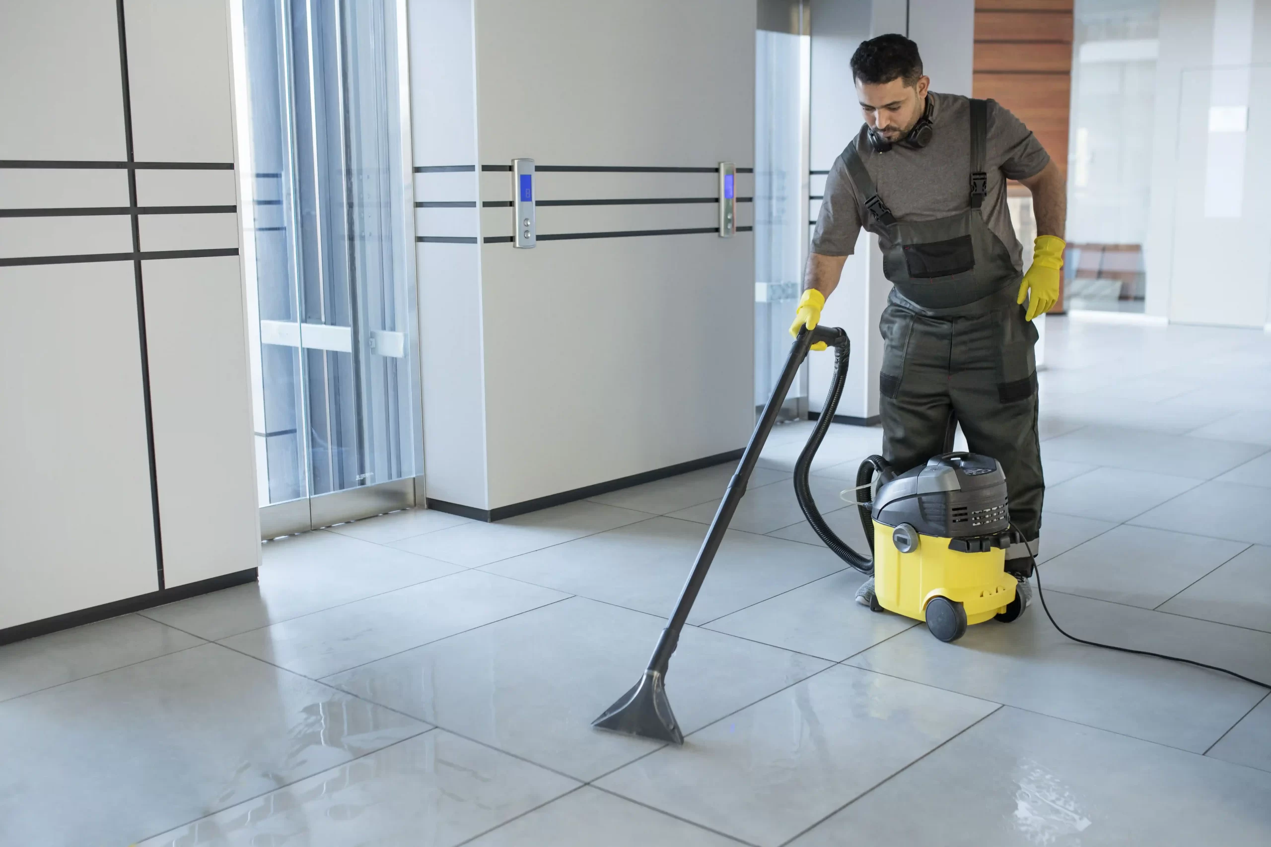 full-shot-man-vacuuming-office-floor-_2_-_1__11zon